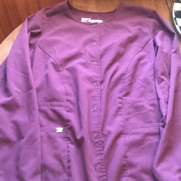 Greys anatomy scrub jacket Maroon in color! - Picture 2 of 2